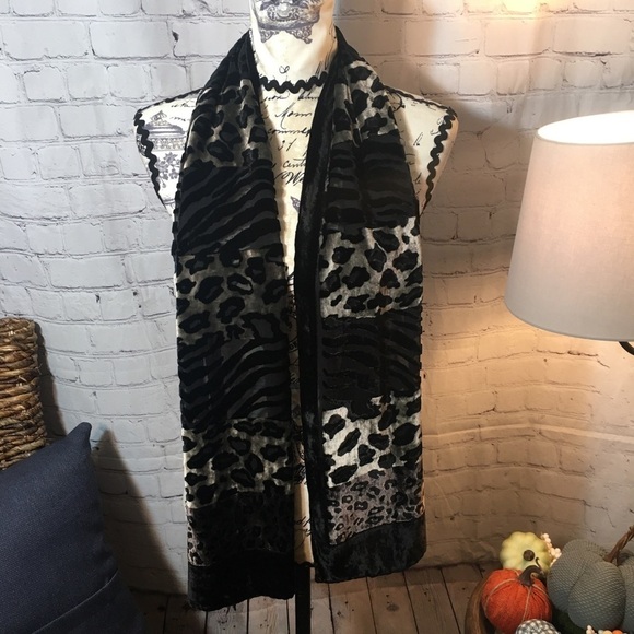 Lined sheer velvet scarf wrap - Picture 6 of 8